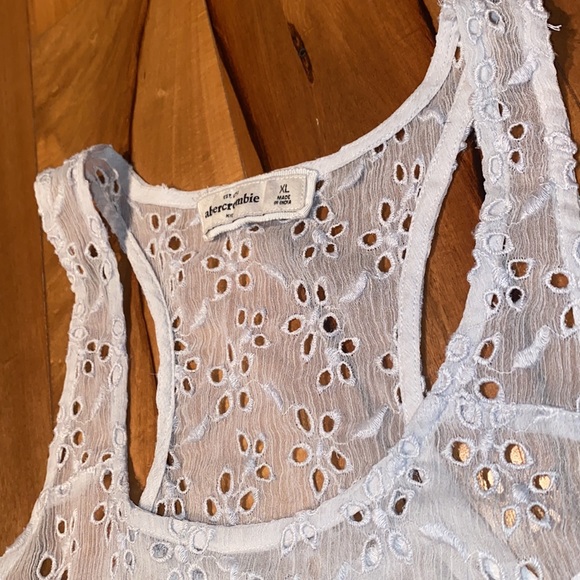 LIKE NEW~ABERCROMBIE KIDS EMBROIDERED FLOWER TOP~XL - Picture 3 of 4